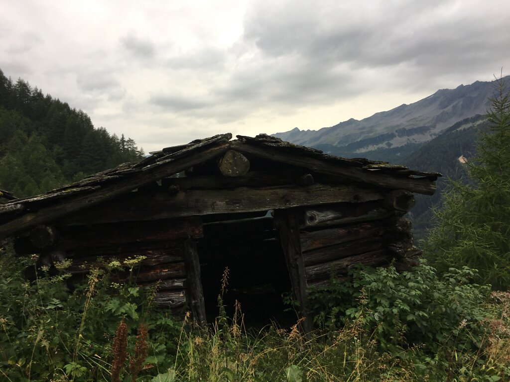 10.08.2018 Verlassenes Dorf am Weg